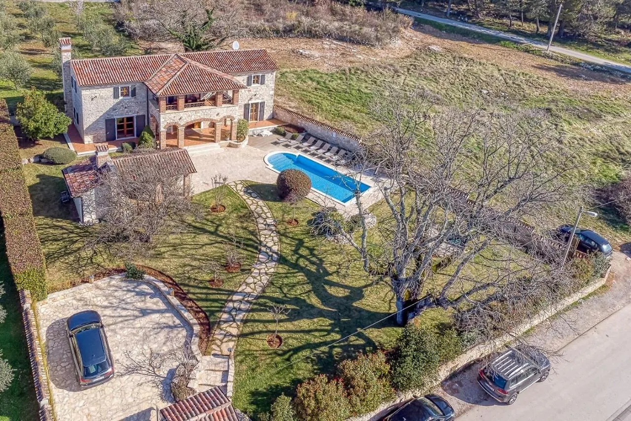 הקונטקטים של Villa Graziela